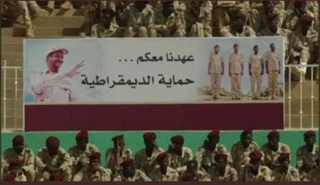 Bannière lors de la cérémonie de fin de formation des recrues des Forces de Support Rapide le 7 mars 2020. "A vos côtés.. Pour protéger la démocratie". Bannière lors de la cérémonie de fin de formation des recrues des Forces de Support Rapide le 7 mars 2020. "A vos côtés.. Pour protéger la démocratie".