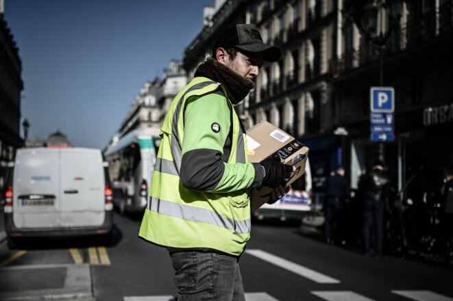 Un livreur Amazon à Paris, le 19 mars. © Philippe Lopez / AFP Un livreur Amazon à Paris, le 19 mars. © Philippe Lopez / AFP