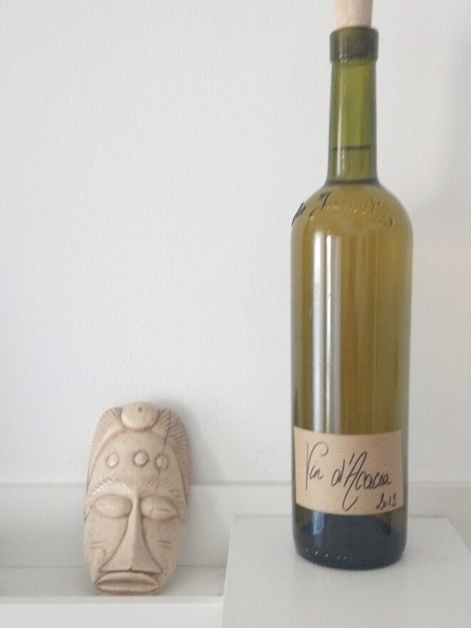 Vin d'acacia et masque africain © Olivier Rouzet Vin d'acacia et masque africain © Olivier Rouzet