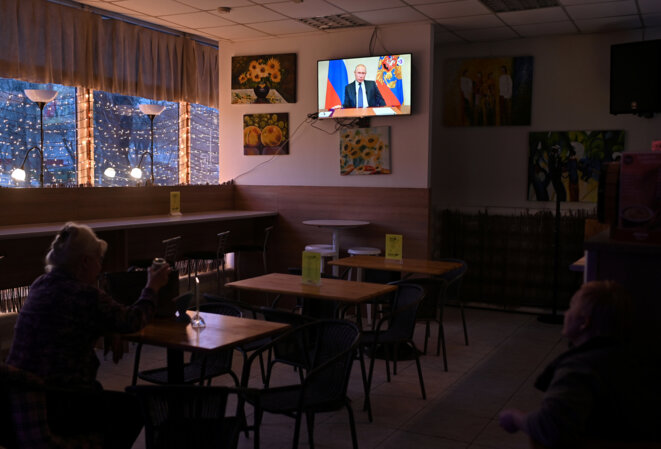 Dans un café à Omsk le 25 mars 2020. © REUTERS/Alexey Malgavko Dans un café à Omsk le 25 mars 2020. © REUTERS/Alexey Malgavko