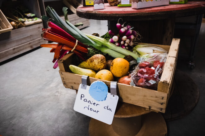 Le panier d'une agricultrice en Haute-Garonne, le 21 mars 2020. © Lilan Cazabet / Hans Lucas Le panier d'une agricultrice en Haute-Garonne, le 21 mars 2020. © Lilan Cazabet / Hans Lucas