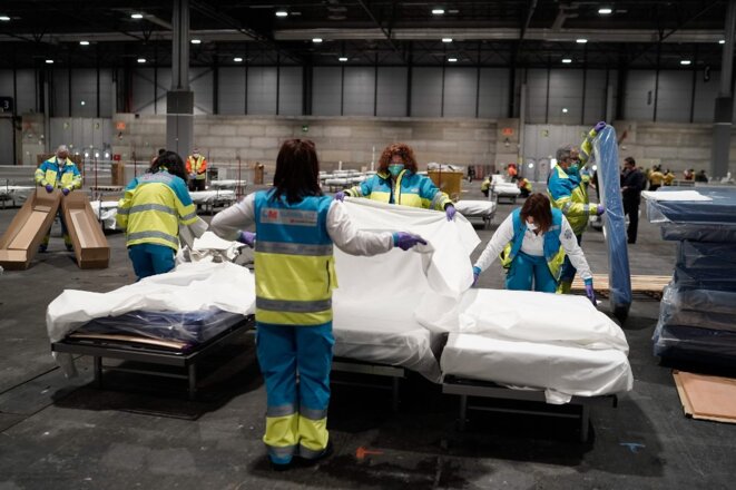 A Madrid, des soignants aménagent un hôpital d'urgence dans une salle de congrès de la ville, le 22 mars 2020 © Communauté de Madrid A Madrid, des soignants aménagent un hôpital d'urgence dans une salle de congrès de la ville, le 22 mars 2020 © Communauté de Madrid