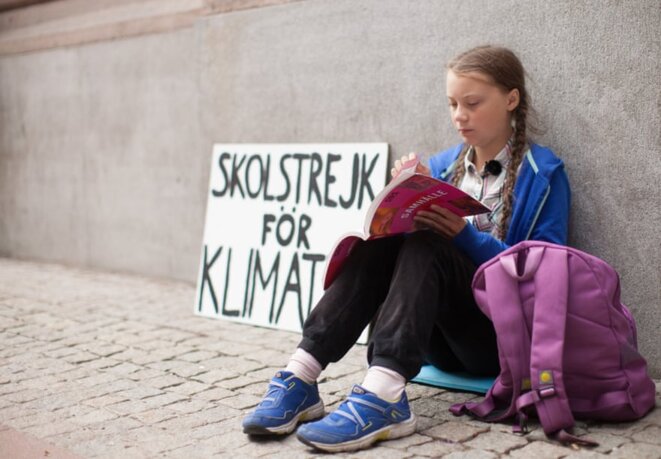 Devant le Parlement suédois de Stockholm, en août 2018. © Photographie : Anders Hellberg. Devant le Parlement suédois de Stockholm, en août 2018. © Photographie : Anders Hellberg.