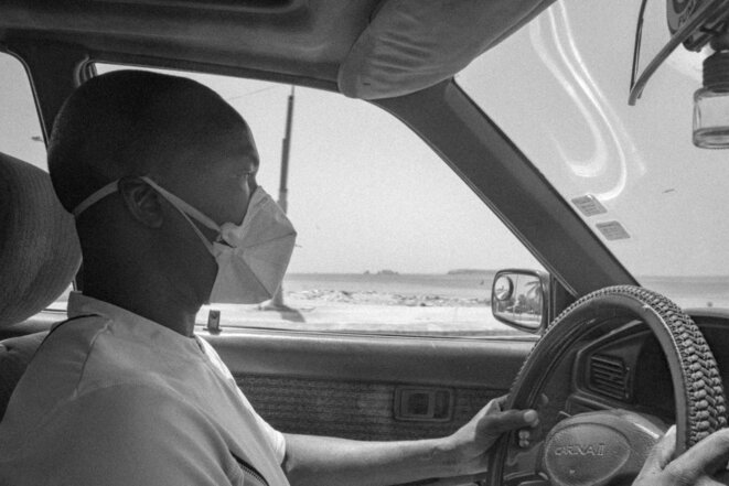 A Dakar, les taxis sans roue de secours face au Covid-19