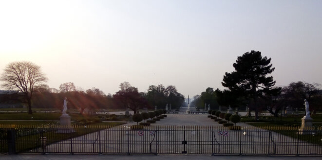 Jardin des Tuileries, fermé un samedi de mars 2020, pendant le confinement. © Marc Jamous Jardin des Tuileries, fermé un samedi de mars 2020, pendant le confinement. © Marc Jamous
