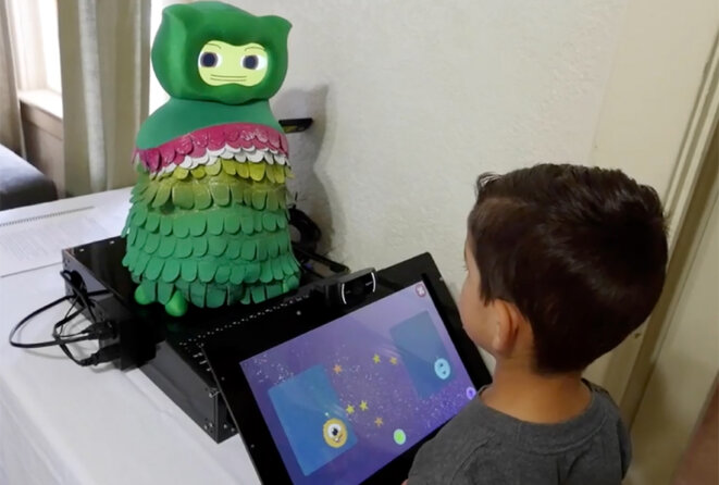 Essaie, robot : avec l’apprentissage machine, un robot peut améliorer l’attention que porte un enfant autiste à un jeu. © National Science Foundation Essaie, robot : avec l’apprentissage machine, un robot peut améliorer l’attention que porte un enfant autiste à un jeu. © National Science Foundation