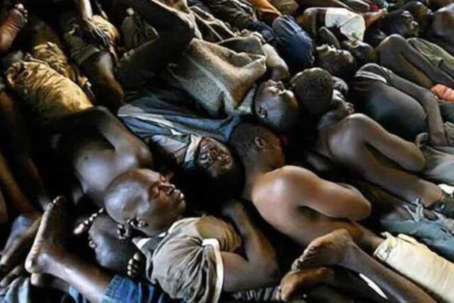 Prisonniers entassés à même le sol à la prison civile de Lomé au Togo Prisonniers entassés à même le sol à la prison civile de Lomé au Togo