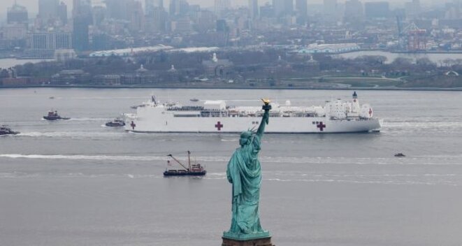 Le navire-hôpital militaire, le USNS Comfort arrive à New York © Mike Segar, Reuters Le navire-hôpital militaire, le USNS Comfort arrive à New York © Mike Segar, Reuters