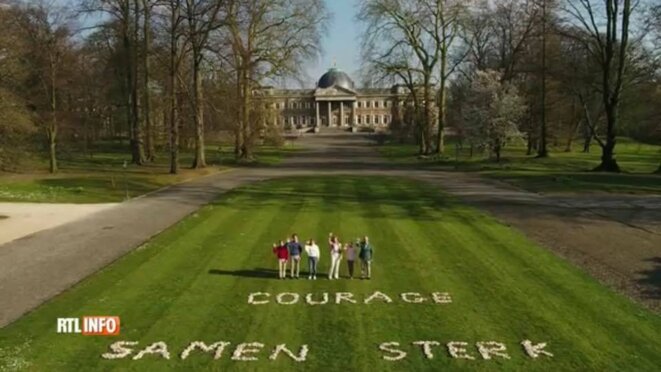 Le 5 avril, la famille royale belge envoie ses vœux à la population ("Courage, ensemble nous sommes forts") depuis son domaine de 186 hectares, dont la superficie dépasse celle de certaines communes de la région bruxelloise. Le 5 avril, la famille royale belge envoie ses vœux à la population ("Courage, ensemble nous sommes forts") depuis son domaine de 186 hectares, dont la superficie dépasse celle de certaines communes de la région bruxelloise.