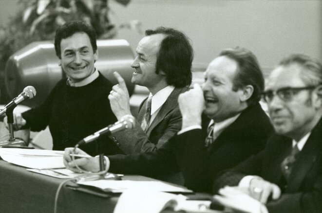 Dans un théâtre solitaire et glacé