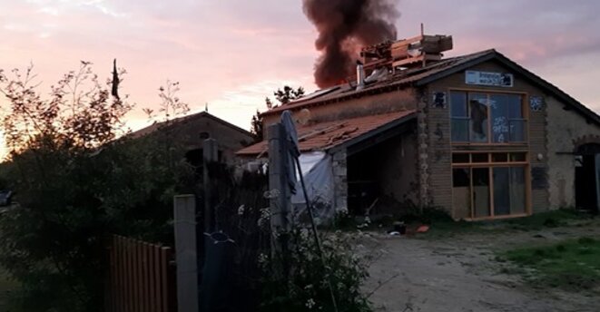 L'évacuation de la ZAD de Brétignolles-sur-Mer, mercredi 8 avril. © Blog de la Zad de la Dune L'évacuation de la ZAD de Brétignolles-sur-Mer, mercredi 8 avril. © Blog de la Zad de la Dune