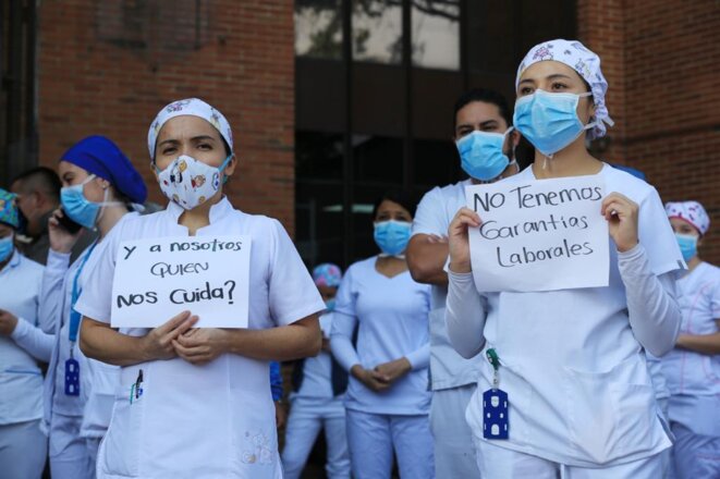 Abril de 2020 : Personal de la salud protesta en el Hospital Kennedy de Bogotá © @Medicos-Col