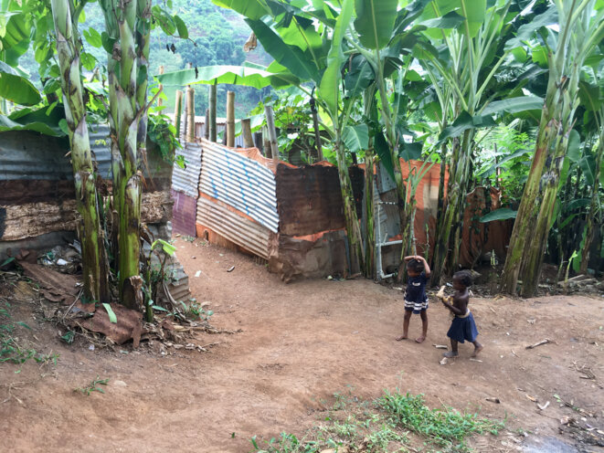 Entrée du quartier Majimbini, Kaweni, 2020 © daniel gros Entrée du quartier Majimbini, Kaweni, 2020 © daniel gros