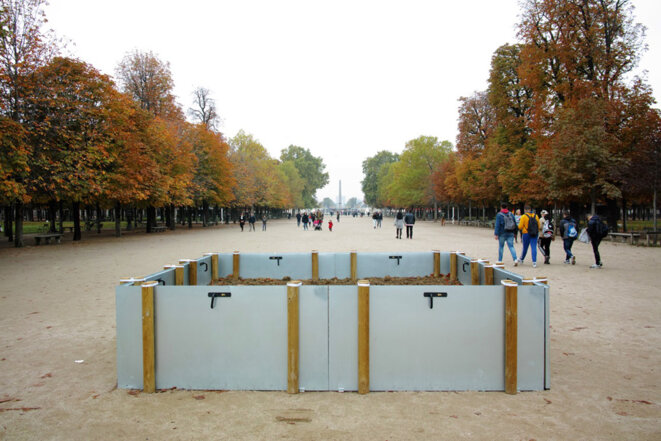 Lois Weinberger, Garden, FIAC Hors les murs 2019, Jardin des Tuileries, commissariat: Maryline Brustolin. © Lois Weinberger / Courtesy Salle Principale Lois Weinberger, Garden, FIAC Hors les murs 2019, Jardin des Tuileries, commissariat: Maryline Brustolin. © Lois Weinberger / Courtesy Salle Principale
