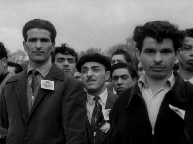1er mai 1954, militants algériens du MTLD dans le bois de Vincennes © Ciné-Archives, fonds audiovisuel du PCF et du mouvement ouvrier