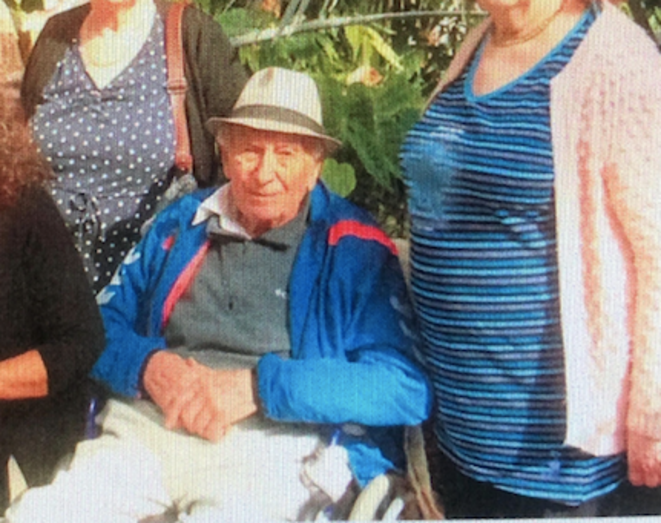 Le père de Josy B, 93 ans, ici photograpié dans la cour de La Riviera de Mougins, est l’une des premières victimes du Covid-19 à l'Ehpad. © DR Le père de Josy B, 93 ans, ici photograpié dans la cour de La Riviera de Mougins, est l’une des premières victimes du Covid-19 à l'Ehpad. © DR