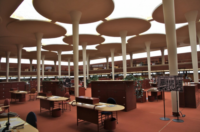 L'espace de travail en commun imaginé par Frank Lloyd Wright en 1936. L'espace de travail en commun imaginé par Frank Lloyd Wright en 1936.