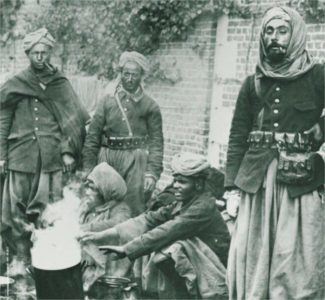 Des dizaines de milliers de soldats et travailleurs « indigènes » algériens furent mobilisés, au front ou à l’usine, au bénéfice de la métropole durant la guerre 1914–1918. Exposition L’Algérie et la Grande Guerre, Argenteuil. Des dizaines de milliers de soldats et travailleurs « indigènes » algériens furent mobilisés, au front ou à l’usine, au bénéfice de la métropole durant la guerre 1914–1918. Exposition L’Algérie et la Grande Guerre, Argenteuil.