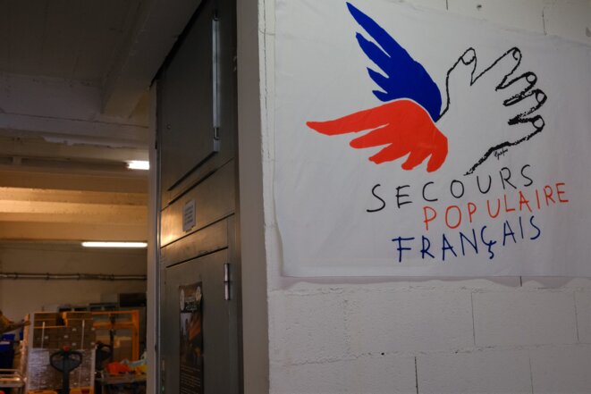 Au libre-service du Secours populaire de Paris. © Antoine Peillon (Ishta)