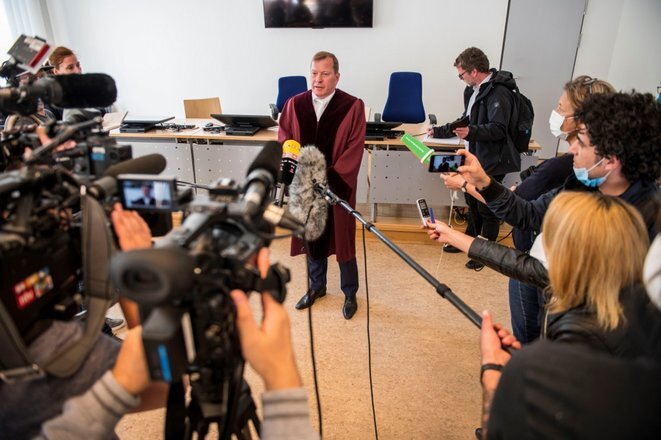 El fiscal Jasper Klinge responde a las preguntas de los periodistas el 23 de abril de 2020. © Thomas Lohnes/AFP El fiscal Jasper Klinge responde a las preguntas de los periodistas el 23 de abril de 2020. © Thomas Lohnes/AFP