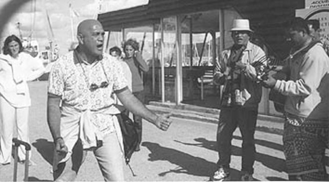 Îles Marquises. Lucien Teikikeuhina Ro'o Kimitete. 1952-23 mai 2002. Poème guerrier.