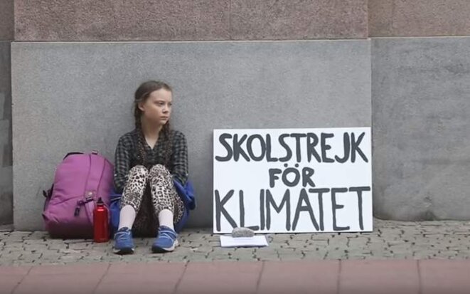 "Grève de l'école pour le climat" devant le parlement suédois en août 2018 "Grève de l'école pour le climat" devant le parlement suédois en août 2018