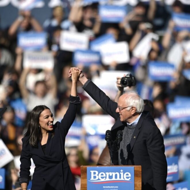 AOC et Bernie Sanders © DR AOC et Bernie Sanders © DR