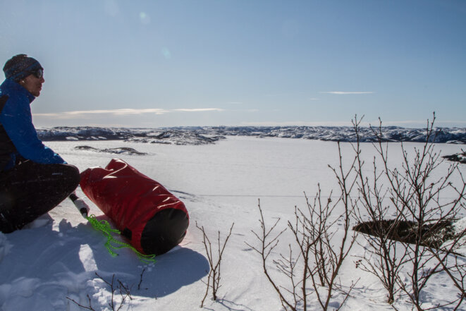 Le vent se lève, et le froid commence à mordre. Le vent se lève, et le froid commence à mordre.