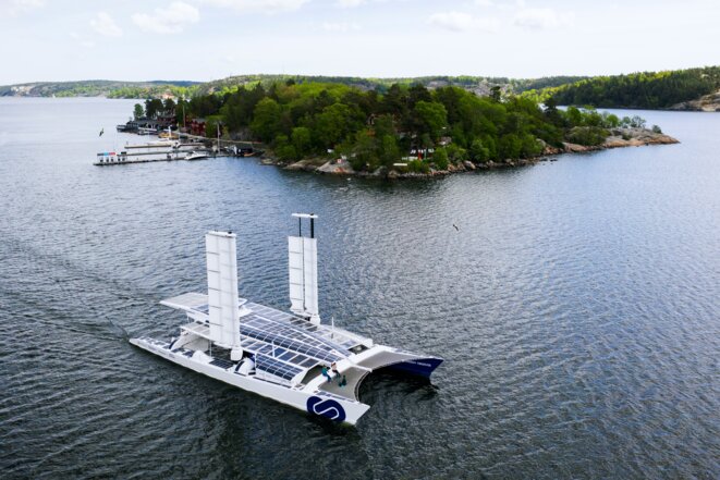 Le catamaran à hydrogène vert «Energy Observer» au large de la Suède, en mai 2019. © AFP