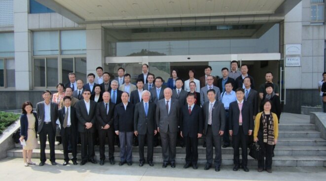 Alain Mérieux en visite à l'institut de virologie de Wuhan avec son nouvel adjoint Jean-Michel Hubert © DR