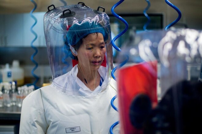 A l'intérieur du laboratoire P4, la chercheuse Shi Zhengli spécialiste des Coronavirus, le jour de l'inauguration du laboratoire. © AFP/Johannes Eisele
