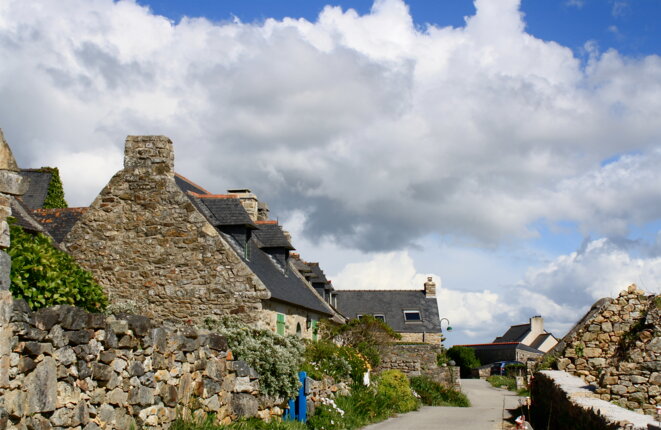 Hameau de Kersiguénou et ciel breton © Patrice Morel Hameau de Kersiguénou et ciel breton © Patrice Morel