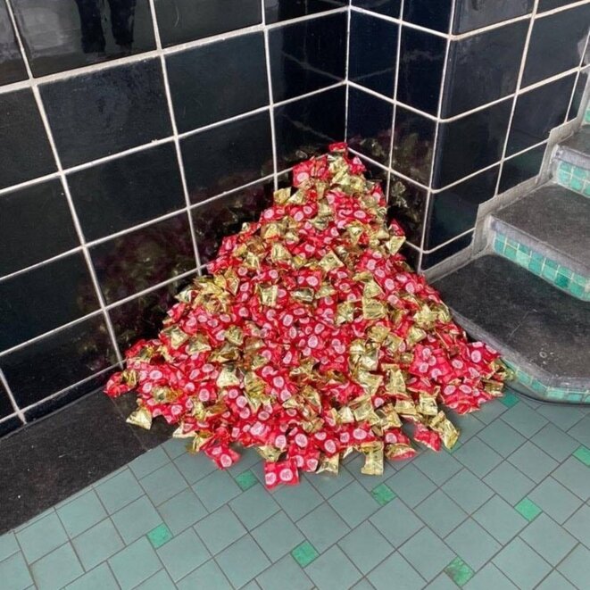 Félix González-Torres, Untitled (Fortune Cookie Corner), 1990 © Wiels Contemporary art Center - Brussels Félix González-Torres, Untitled (Fortune Cookie Corner), 1990 © Wiels Contemporary art Center - Brussels