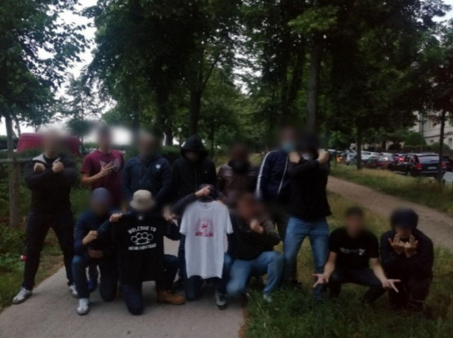 La photo de revendication diffusée par les Zouaves Paris et prise avenue du Maréchal-Lyautey, dans le XVIe arrondissement de Paris. La photo de revendication diffusée par les Zouaves Paris et prise avenue du Maréchal-Lyautey, dans le XVIe arrondissement de Paris.