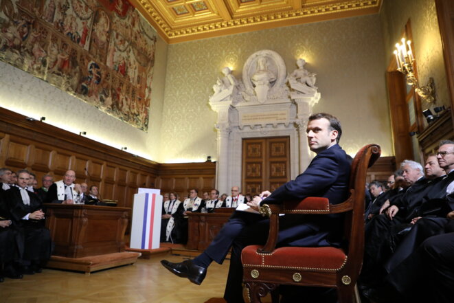 Emmanuel Macron Entouré Des Magistrats De La Cour Des Comptes, En Janvier 2018. © Afp