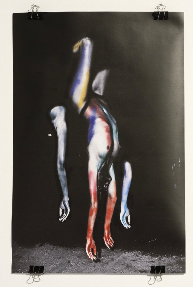 Myriam Mechita, L’or perlé de tes doigts, douce amie, m’a fait creuser le sol jusqu’au bleu (mes jambes se sont dérobées), 2020, dessin, 60 x 40 cm (Photo PP) Myriam Mechita, L’or perlé de tes doigts, douce amie, m’a fait creuser le sol jusqu’au bleu (mes jambes se sont dérobées), 2020, dessin, 60 x 40 cm (Photo PP)