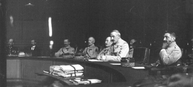 «Le général fournier au conseil de guerre, le conseil» (1920). © Cliché agence Meurice—Gallica/BNF (usage non commercial autorisé). «Le général fournier au conseil de guerre, le conseil» (1920). © Cliché agence Meurice—Gallica/BNF (usage non commercial autorisé).