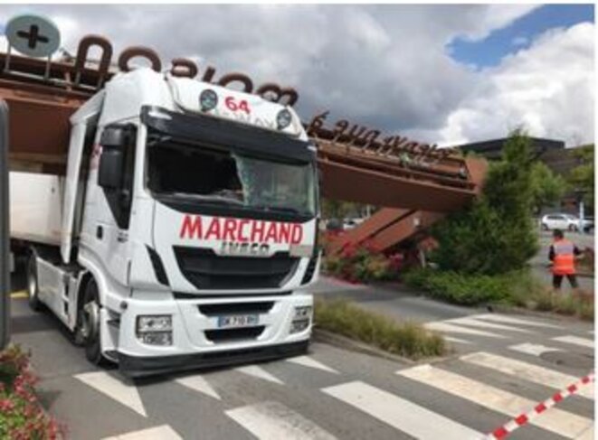 le-camion-en-mauvaise-posture