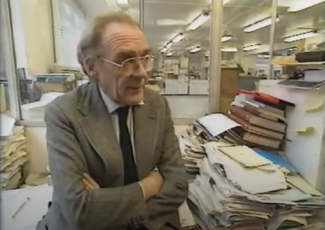 John Maddox, rédacteur en chef de la revue Nature, dans le documentaire Heretics (BBC, 1994). © BBC John Maddox, rédacteur en chef de la revue Nature, dans le documentaire Heretics (BBC, 1994). © BBC