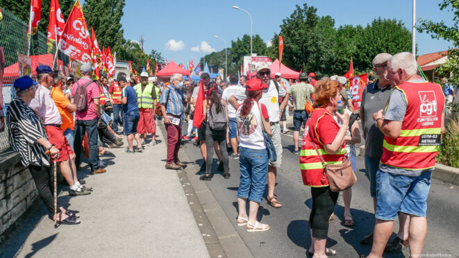 Sur la rue de l'Industrie, déjà la chaleur, pas encore la tribune. © Georges-André Photos Sur la rue de l'Industrie, déjà la chaleur, pas encore la tribune. © Georges-André Photos