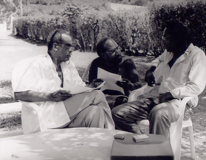 Édouard Glissant, Patrick Chamoiseau, Jacques Coursil au Diamant, vers 1993. Édouard Glissant, Patrick Chamoiseau, Jacques Coursil au Diamant, vers 1993.