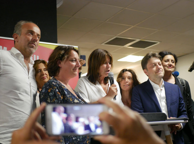 L’équipe du Printemps marseillais prend la parole devant la presse après minuit. © Lisa Castelly L’équipe du Printemps marseillais prend la parole devant la presse après minuit. © Lisa Castelly