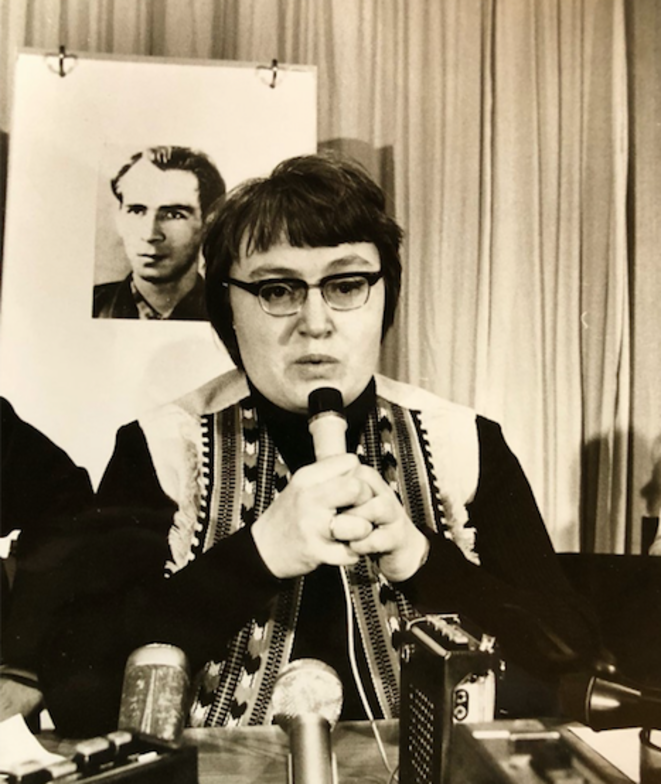 Tatiana Pliouchtch en février 1976, lors d'une conférence de presse à Paris. © (collection T. Pliouchtch) Tatiana Pliouchtch en février 1976, lors d'une conférence de presse à Paris. © (collection T. Pliouchtch)