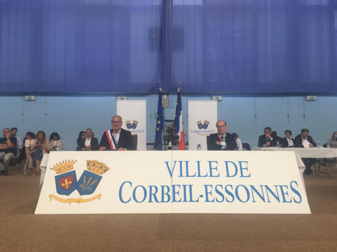 Installation du conseil municipal à Corbeil-Essonnes avec à droite Jean-Pierre Bechtel et à gauche Bruno Piriou. © Héléna Berkaoui Installation du conseil municipal à Corbeil-Essonnes avec à droite Jean-Pierre Bechtel et à gauche Bruno Piriou. © Héléna Berkaoui