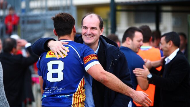 Il paraît que le nouveau premier ministre est un homme de terrain. De terrain de rugby, en tout cas. Il paraît que le nouveau premier ministre est un homme de terrain. De terrain de rugby, en tout cas.