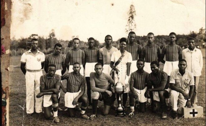 L'équipe Cruzeirinho, une des équipes qui participa à la Liga Nacional de Futebol Porto-Alegrense, ligue autonome noire, au Brésil en 1920. L'équipe Cruzeirinho, une des équipes qui participa à la Liga Nacional de Futebol Porto-Alegrense, ligue autonome noire, au Brésil en 1920.