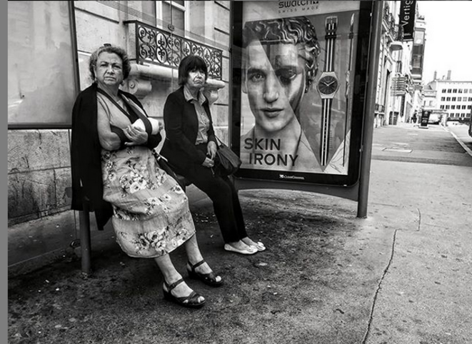 Bus People, lady and his broken arm © Luna TMG Instagram Bus People, lady and his broken arm © Luna TMG Instagram