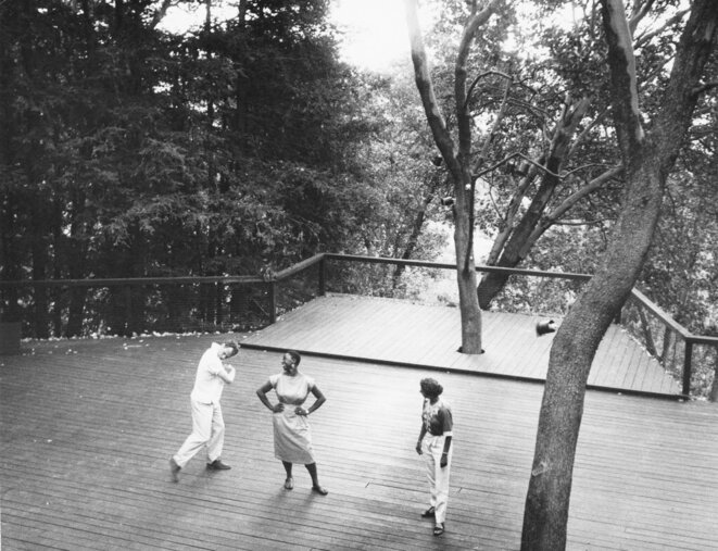 À gauche Merce Cunningham, Ruth Beckford et Anna Halprin chez Anna Halprin (1957) © Ted Shreshinsky - The Bancroft Library University of California, Berkeley À gauche Merce Cunningham, Ruth Beckford et Anna Halprin chez Anna Halprin (1957) © Ted Shreshinsky - The Bancroft Library University of California, Berkeley