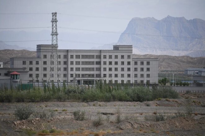 Les bâtiments du centre de services à la formation professionnelle d'Artux City, dans le Xinjiang, en Chine, seraient un camp de rééducation où la plupart des détenus appartiennent à des minorités ethniques musulmanes. Photo: AFP Les bâtiments du centre de services à la formation professionnelle d'Artux City, dans le Xinjiang, en Chine, seraient un camp de rééducation où la plupart des détenus appartiennent à des minorités ethniques musulmanes. Photo: AFP