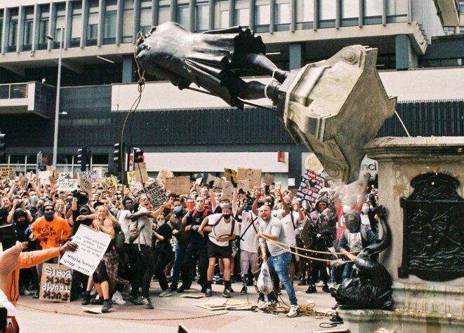 1318423-colston-statue-pulled-down-by-blm-protesters-bristol-1